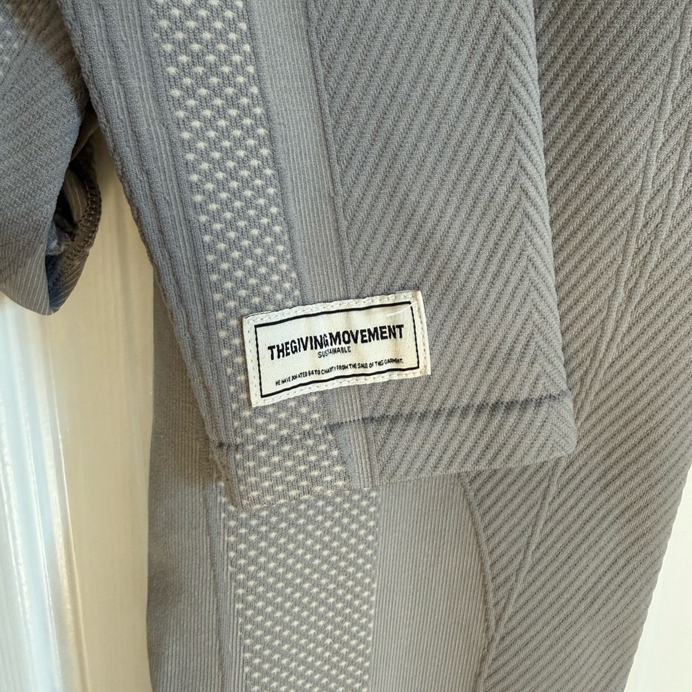The Giving Movement Women's Gray Jumpsuit size Small - Picture 7 of 8